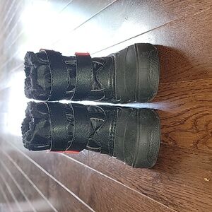 Wonder Nation snow boots size 8